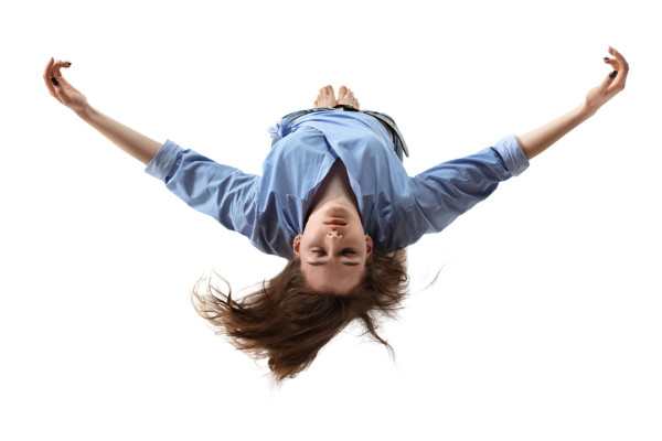 Co oznacza sen o wpadaniu w przepaść?